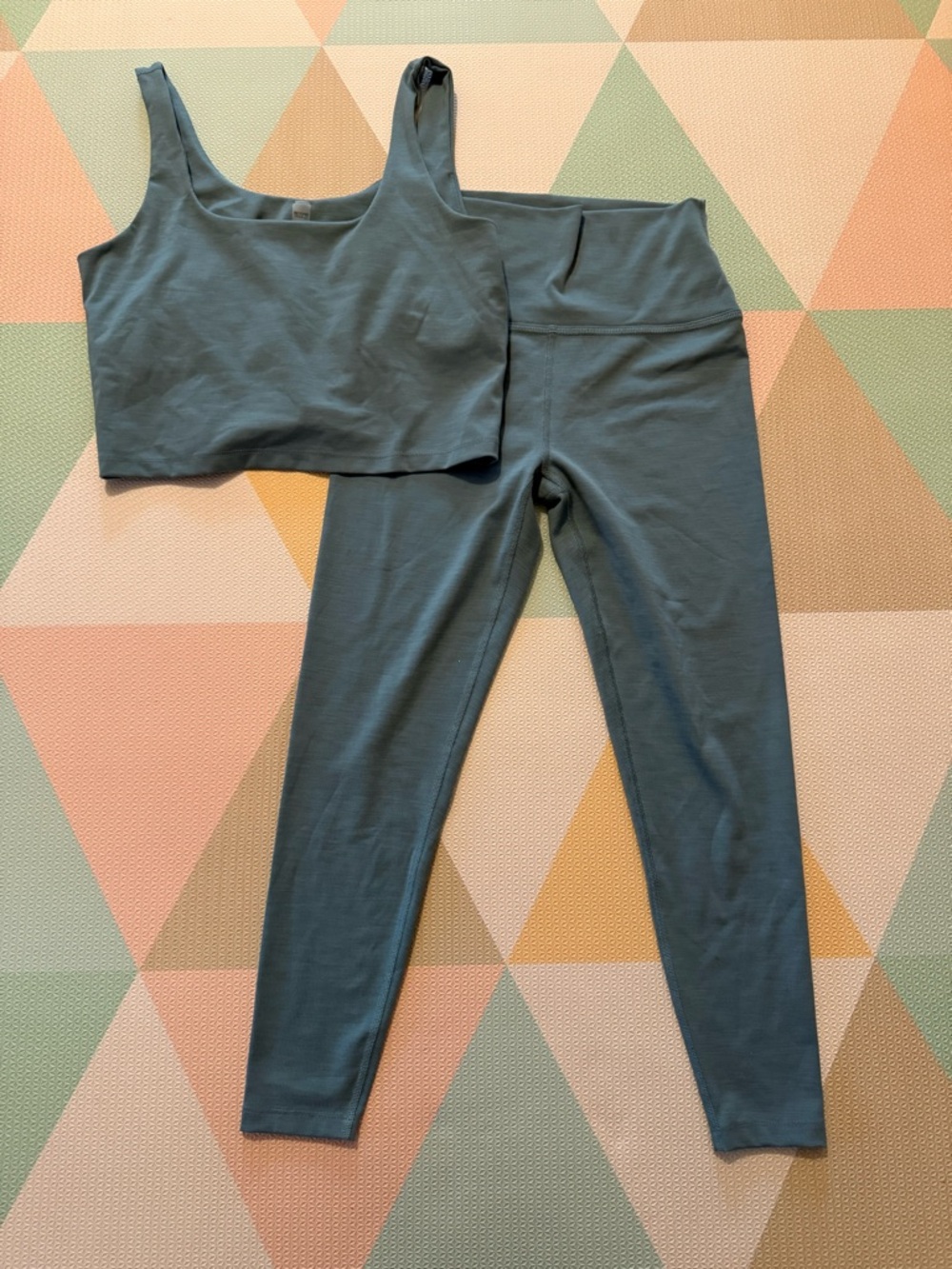 Beyond Yoga Teal Set with Cropped Tank Top - XL and Leggings - L - Picture 2 of 12